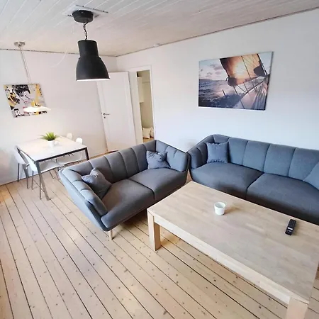 Apartment Bright And Near Business School *