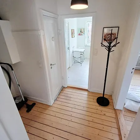 Bright And Near Business School Apartment Aalborg